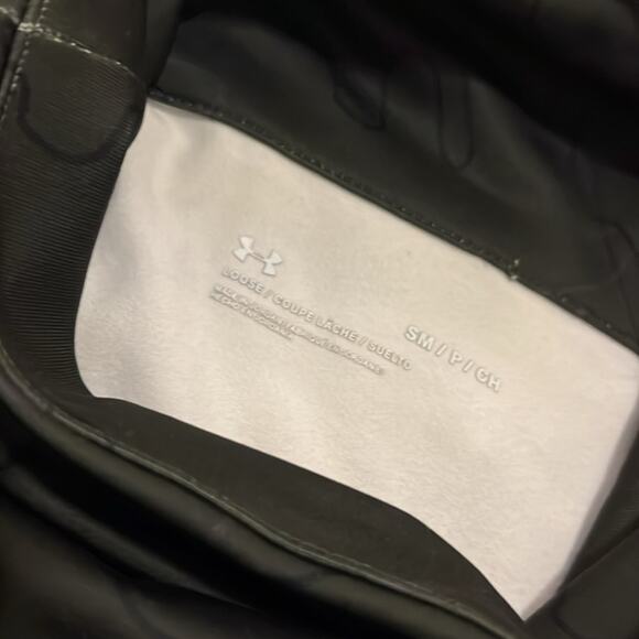 NWT Under Armour Cold Weather
Green Funnel Neck Top Women's
Small (1375832-310) - Picture 8 of 16